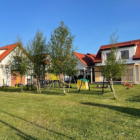 Morski Zakatek Apartamenty Рови Екстериор снимка