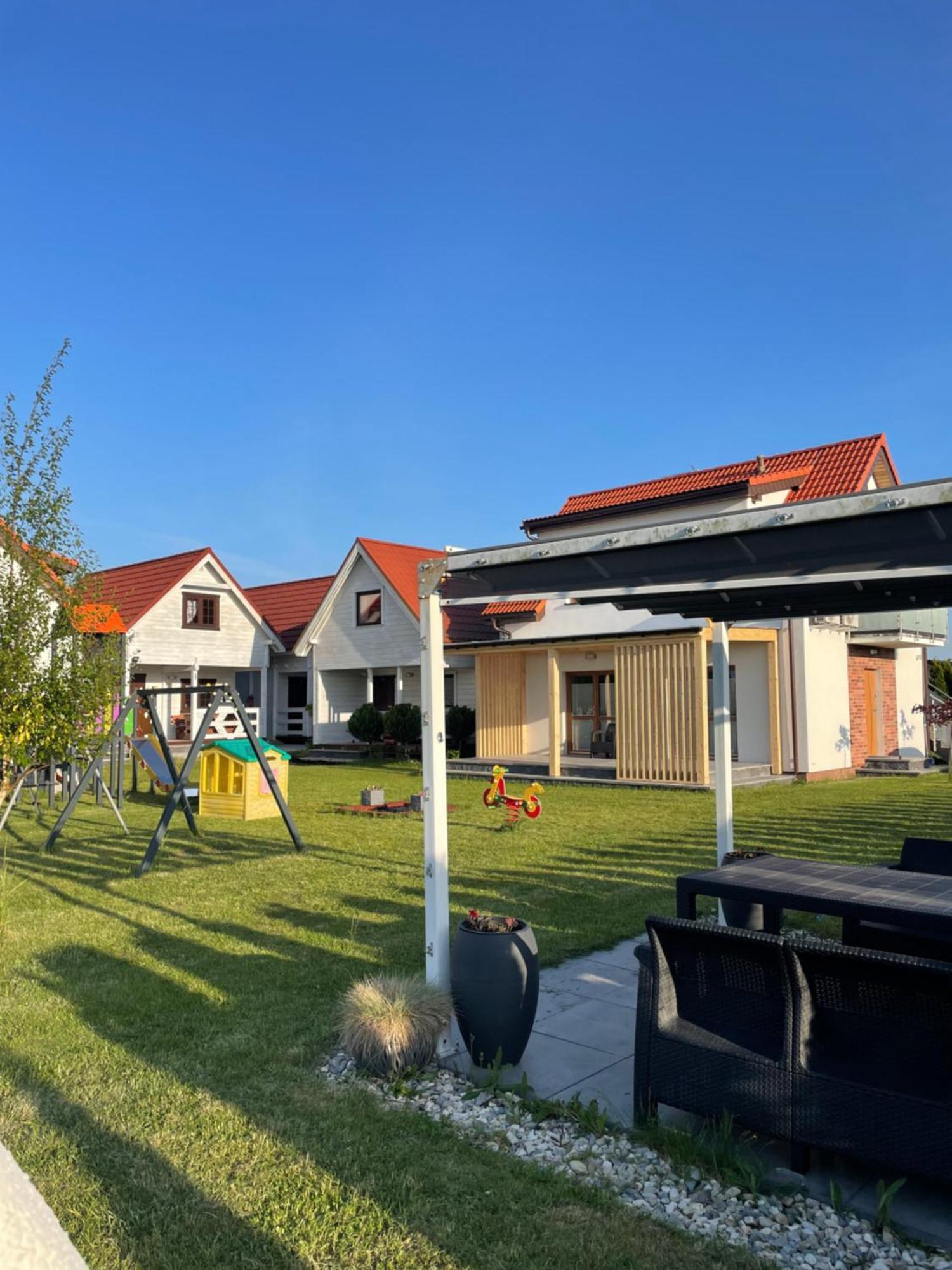 Morski Zakatek Apartamenty Рови Екстериор снимка