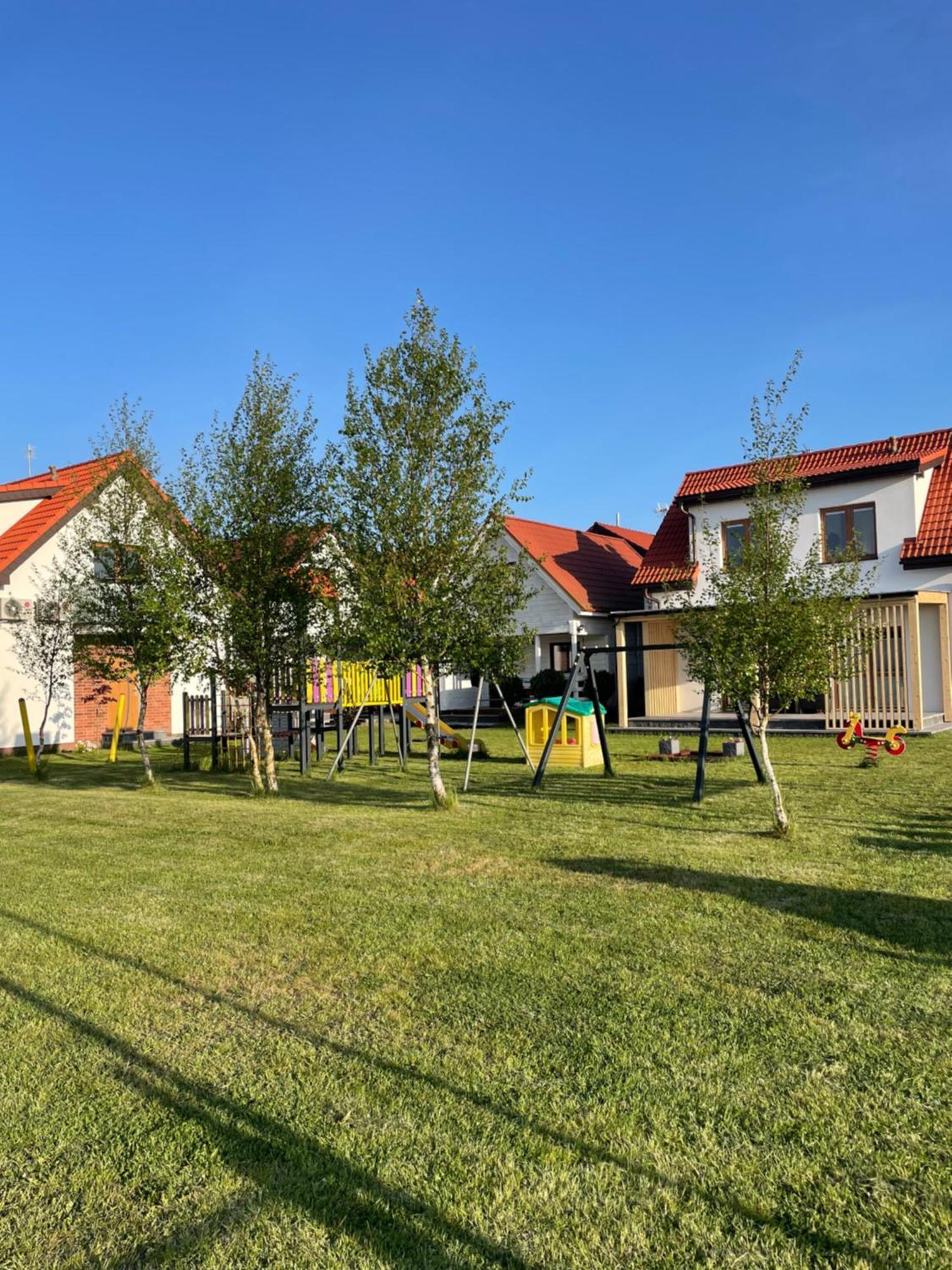 Morski Zakatek Apartamenty Рови Екстериор снимка